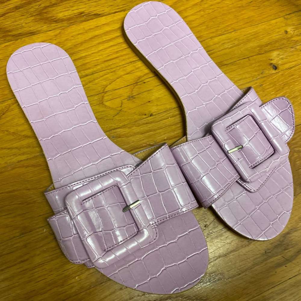 Size 6 lavender crocodile  buckle sandals